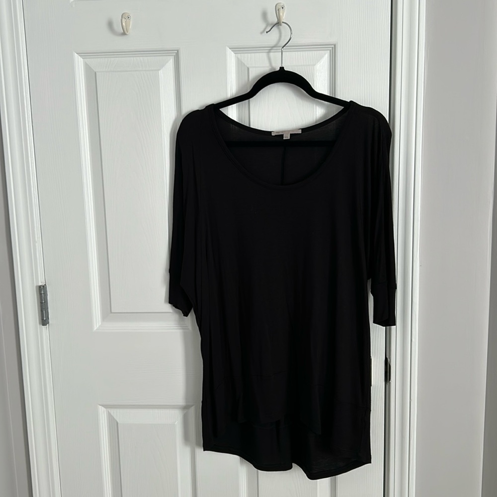 Gap black elbow length tee. Almost tunic length.
